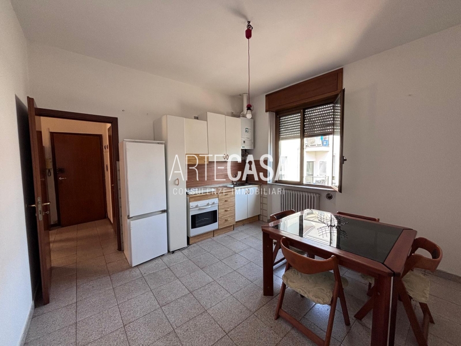 2 LOCALI CON AMPIO BALCONE - PDG11