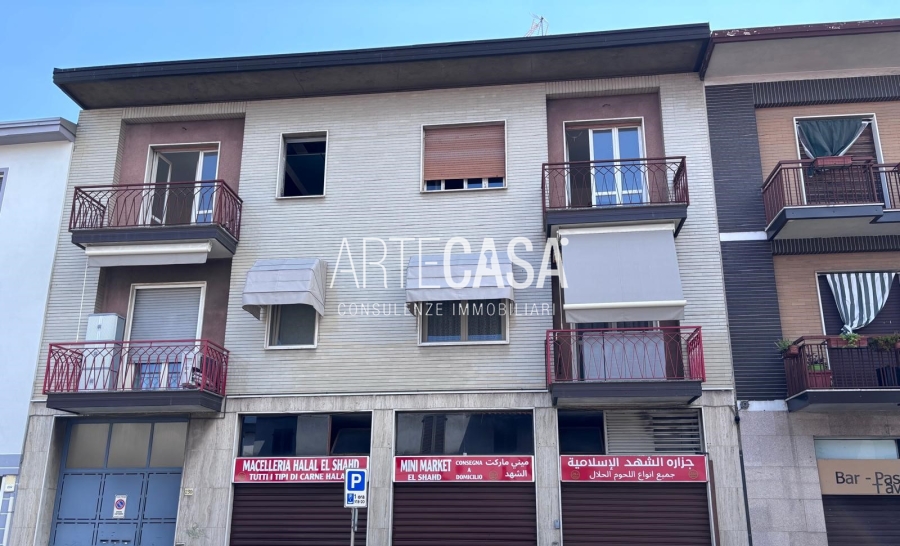 2 LOCALI CON AMPIO BALCONE - PDG11