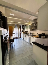 SEREGNO, 3 LOCALI CON TERRAZZO E BOX - RIF. SV3BT