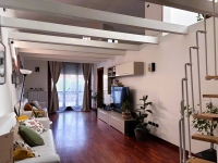 SEREGNO, 3 LOCALI CON TERRAZZO E BOX - RIF. SV3BT