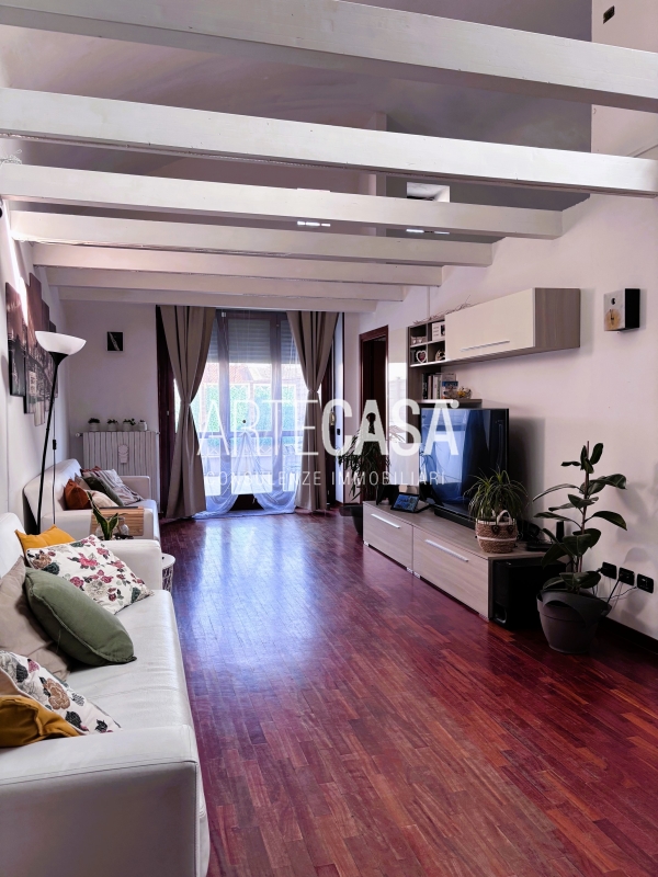 SEREGNO, 3 LOCALI CON TERRAZZO E BOX - RIF. SV3BT