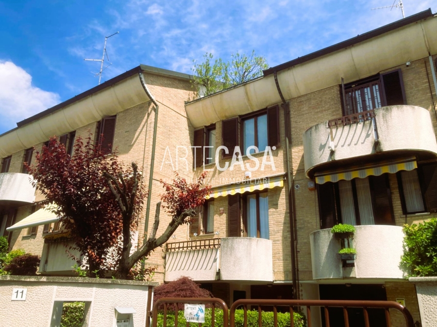 SEREGNO, VILLETTA A SCHIERA, RIF. VS33