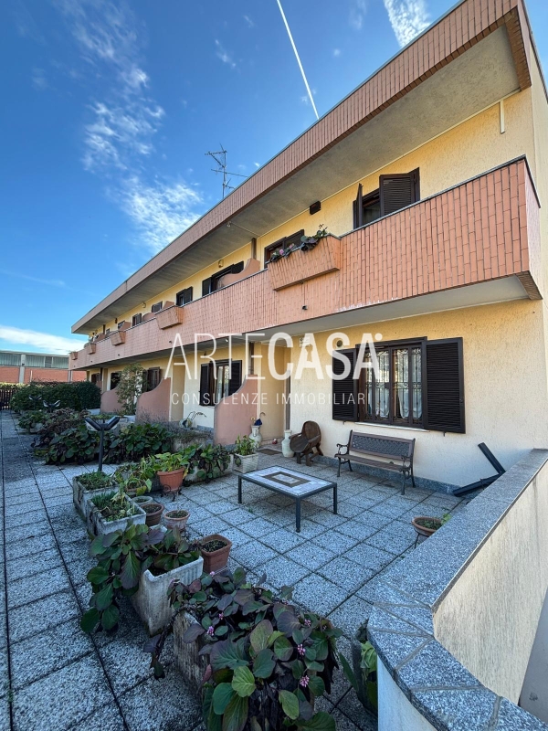 NOVA MILANESE, VILLA A SCHIERA DI TESTA - NMV1