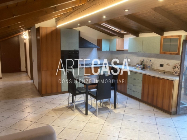 MEDA, 2 LOCALI CON BALCONE - RIF. M157