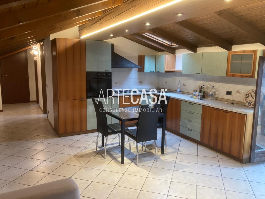 MEDA, 2 LOCALI CON BALCONE - RIF. M157