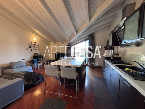 GIUSSANO, 3 LOCALI ARREDATO - RIF. GA933